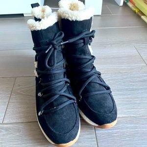 Oliver Faux Fur-Lined Waterproof Boots size 8